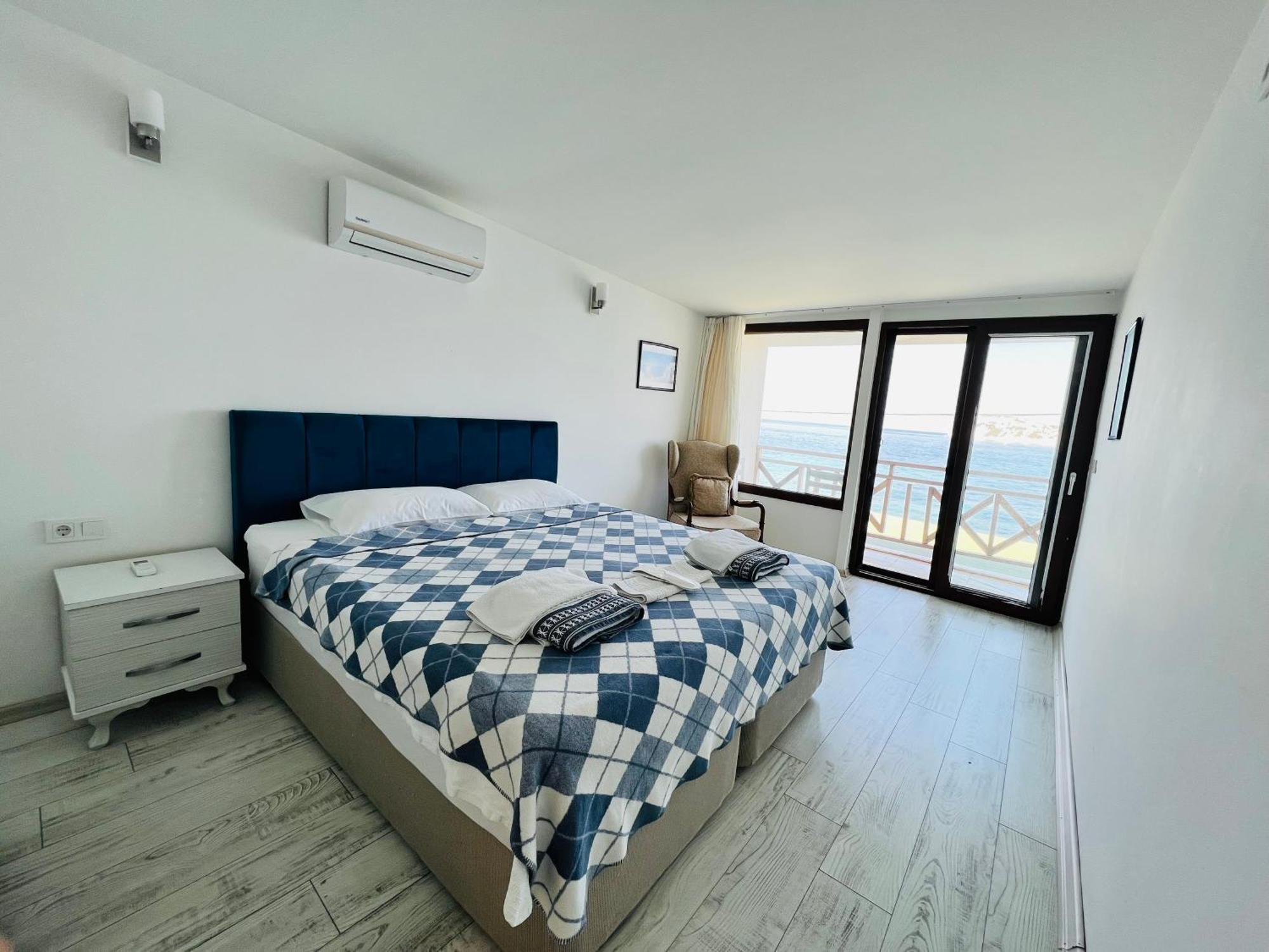 Giritli Rum Meyhanesi & Butik Otel Karaburun  Exterior foto